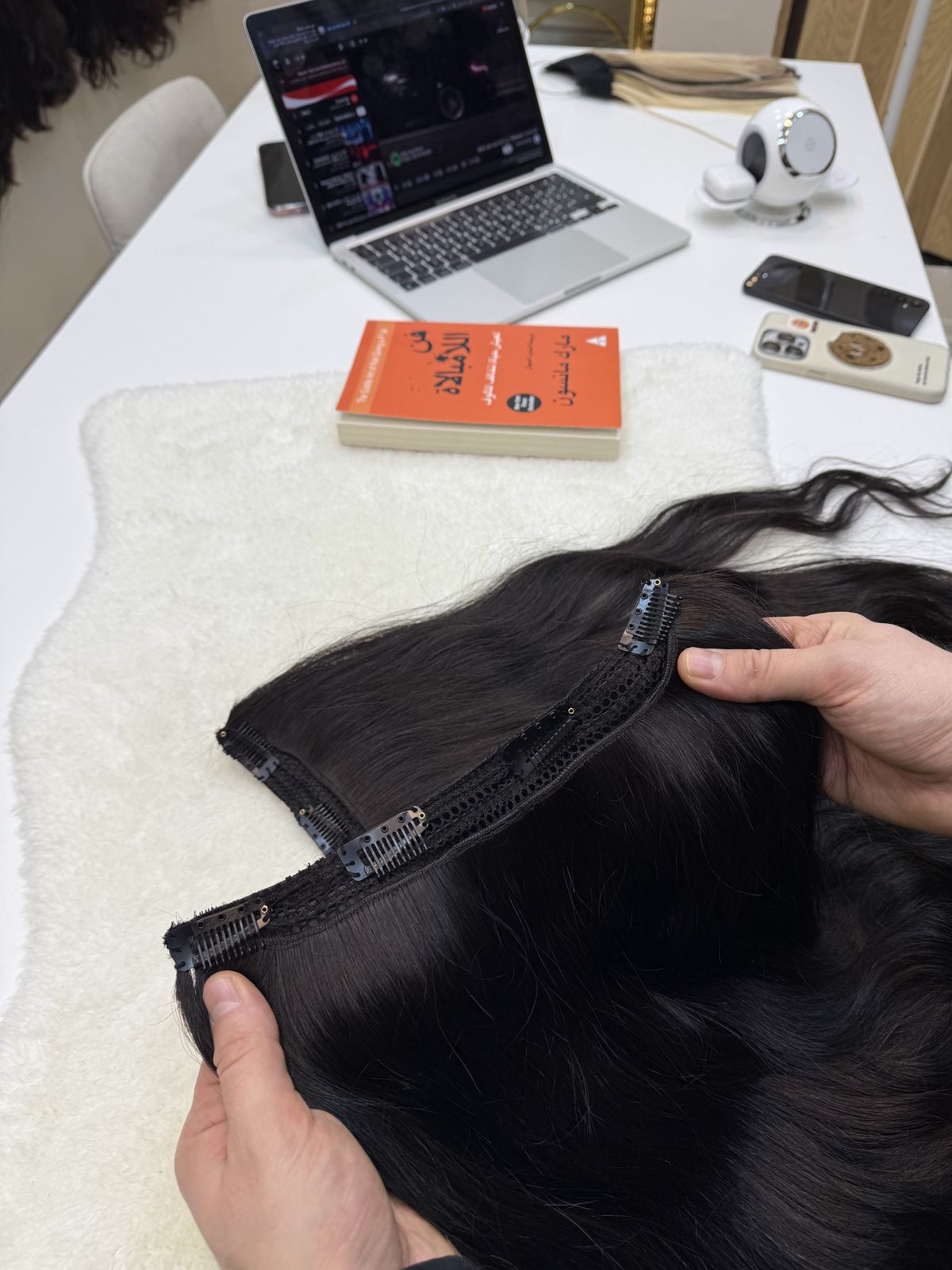 Clip-In Extensions 100% Human Hair 55 cm — Natural Black · 160 g